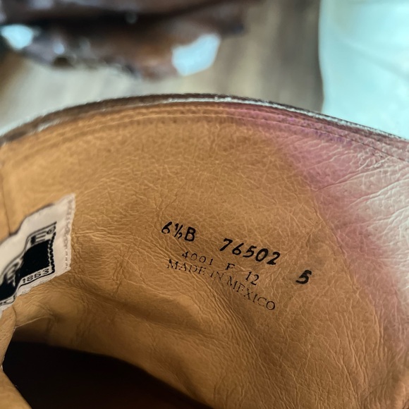 Women’s Frye short boots in grey, size 6 1/2. Used in great shape. Cross posted - Picture 2 of 4